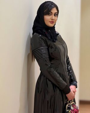 Maryam Momen Instagram - به عنوان کسی که کل زندگیش اَدایی نبوده
بهتون میگم اَدایی باشید 
اینطوری بیشتر مراقبن ناراحتتون نکنن و بهتون بد نگذره🤍