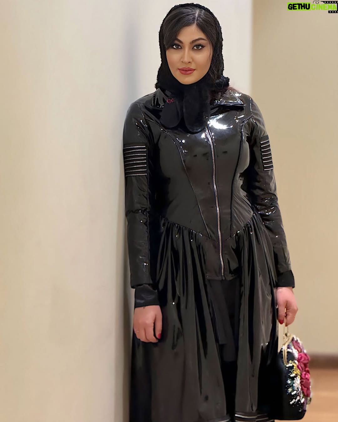 Maryam Momen - 208K Likes - به عنوان کسی که کل زندگیش اَدایی نبوده
بهتون میگم اَدایی باشید 
اینطوری بیشتر مراقبن ناراحتتون نکنن و بهتون بد نگذره🤍