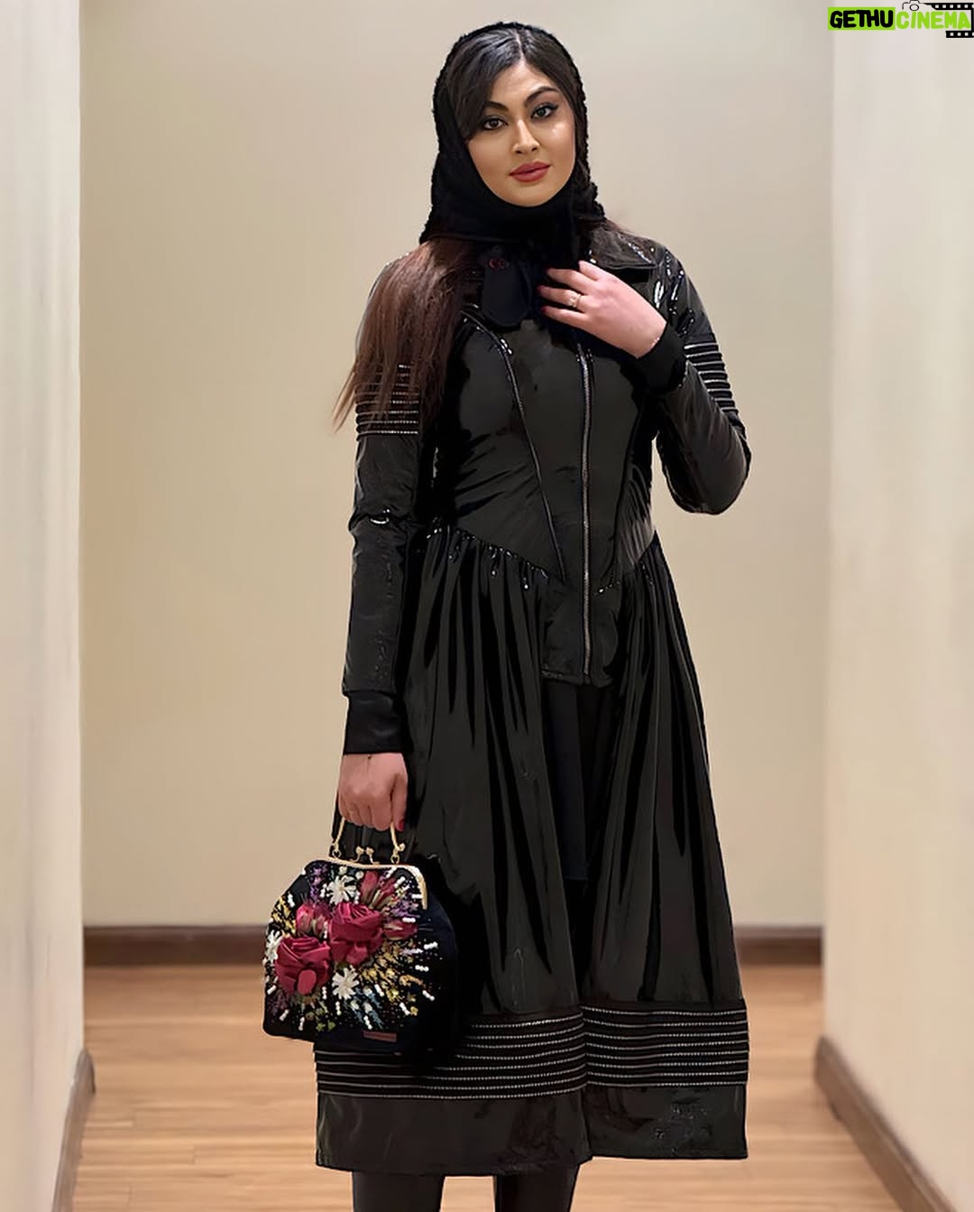 Maryam Momen - 208K Likes - به عنوان کسی که کل زندگیش اَدایی نبوده
بهتون میگم اَدایی باشید 
اینطوری بیشتر مراقبن ناراحتتون نکنن و بهتون بد نگذره🤍