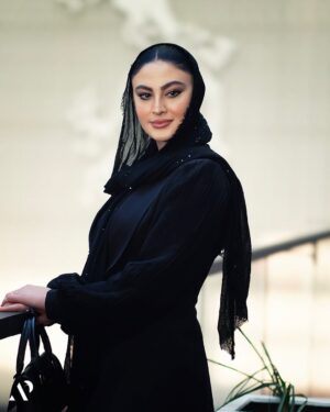 Maryam Momen Instagram - «به آغاز اعتماد نکن
حقیقت در آخرین لحظات گفته میشود.
.
.
#مریم_مومن