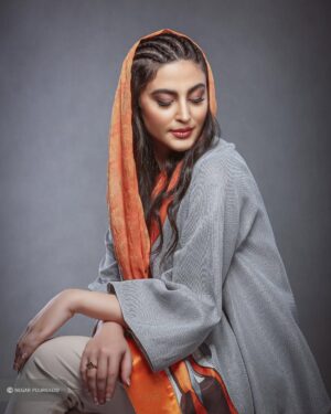 Maryam Momen Instagram - باز
یک سال گذشت
و دوباره
به نقطه ی آغاز
رسیدم

.

میکاپ
@sanaz.janaki 
عکاس 

@negarpoursaeid 

لباس 
@flyfashion.ir
