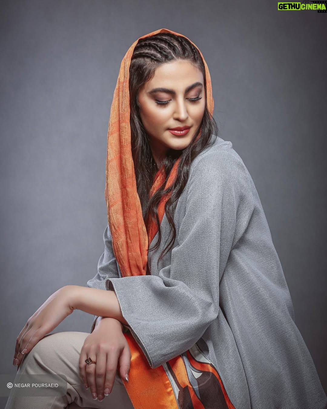 Maryam Momen - 74.3K Likes - باز
یک سال گذشت
و دوباره
به نقطه ی آغاز
رسیدم

.

میکاپ
@sanaz.janaki 
عکاس 

@negarpoursaeid 

لباس 
@flyfashion.ir