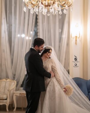 Maryam Momen Instagram - مریم و سهیل ♥️

✨ Bride & groom :
@maryam.momen 
@soheilghasedi_official 
.
✨ Ceremonies : 
@tashrifatsilva 
.
✨ Photography studio :
@falifilm 
.
✨ Makeup artist :
@maryamrahnama__ 
.
✨Hairstyle :
@minanorozi_hairstyle 
.
✨ Bride dress :
@maria_bashirianofficial 
.
✨ Groom suit : 
@masihzad_official 
.
✨ Groom hairstyle : 
@masouddehghanorg 
.
✨ Flowers & car :
@pouzhanflower 
.
✨ Perfume :
@jamal.perfume
.
✨ Beauty salon :
@maryamrahnamabeauty 
.
✨location for photography:
@emaratelin 
🤍
‎#مریم_مومن #سهیل_قاصدی #مراحل_میکاپ #مریم_رهنما
#ازدواج_هنرمندان #عشق  #آذربایجان #تورک #سلبریتی #عروسی