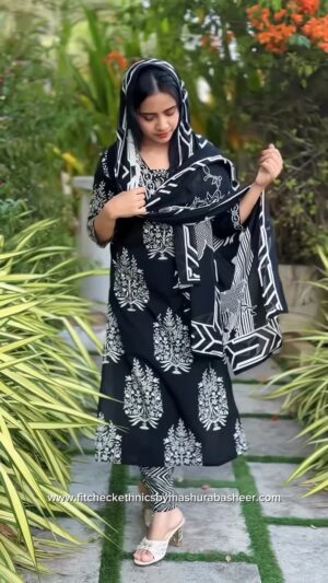 Mashura Basheer Instagram - Elegance is her everyday mood 🖤
Shop Now - www.fitcheckethnicsbymashurabasheer.com