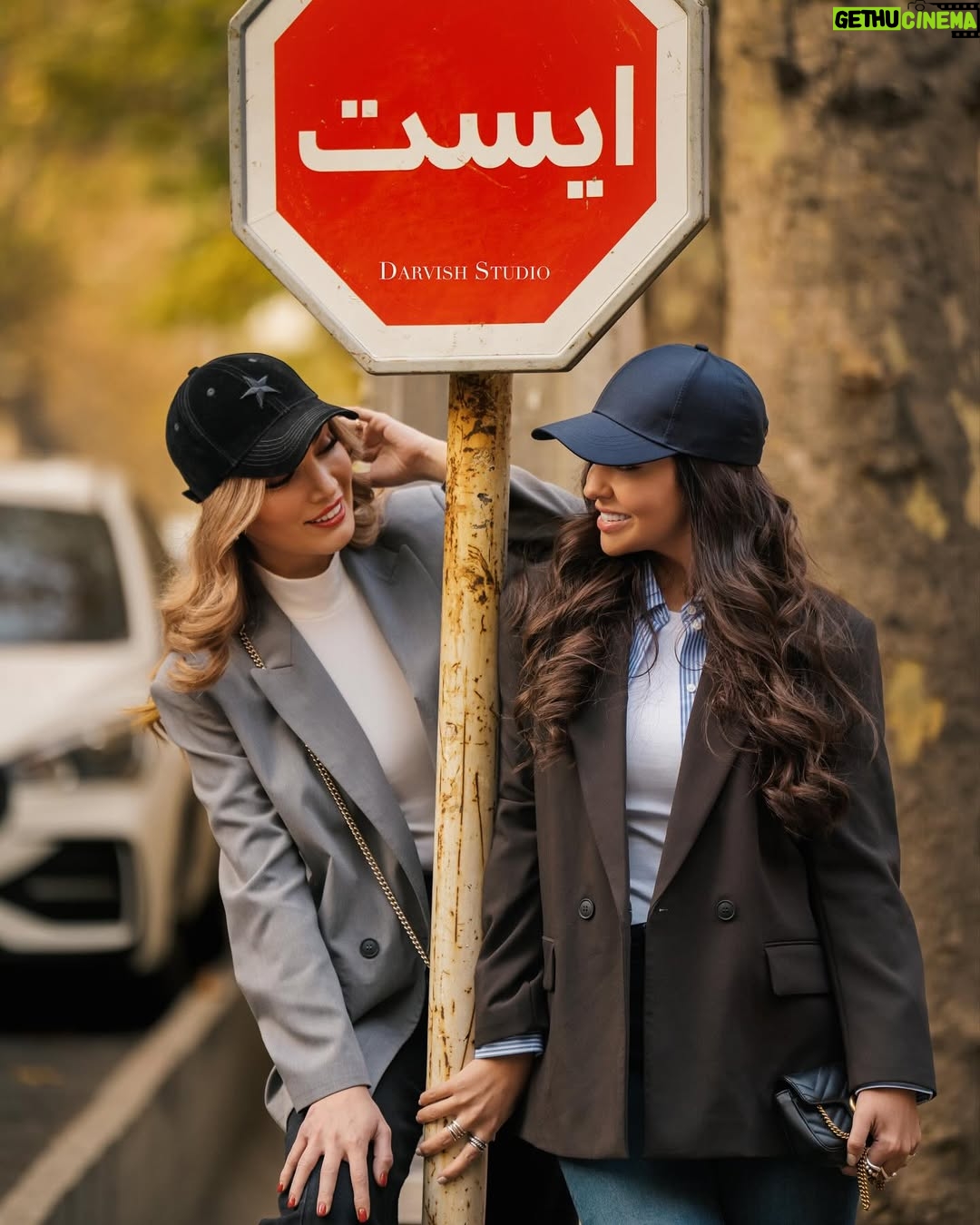 Matin Sotudeh - 98.7K Likes - ⁨	پاییز که می‌رسه، دوستی‌های واقعی مثل برگ‌های طلایی بیشتر خودشون رو نشون میدن.کم‌نظیر، آرام و ماندگار…🧡🍂
.
.
.ممنون از استایلیست خوش سلیقه ‪@raheleh_collection‬⁩

.📸: @darvishstudio