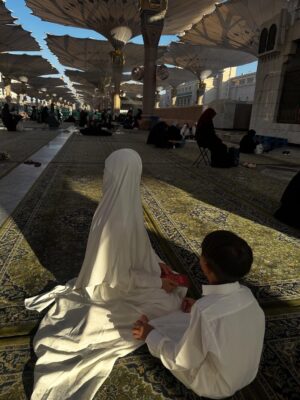 Mawar Rashid Instagram - In the calm of Madinah.
السلام عليك يا رسول الله ﷺ
@ikhlasbrunei