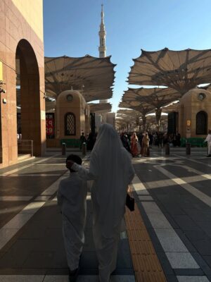 Mawar Rashid Instagram - In the calm of Madinah.
السلام عليك يا رسول الله ﷺ
@ikhlasbrunei