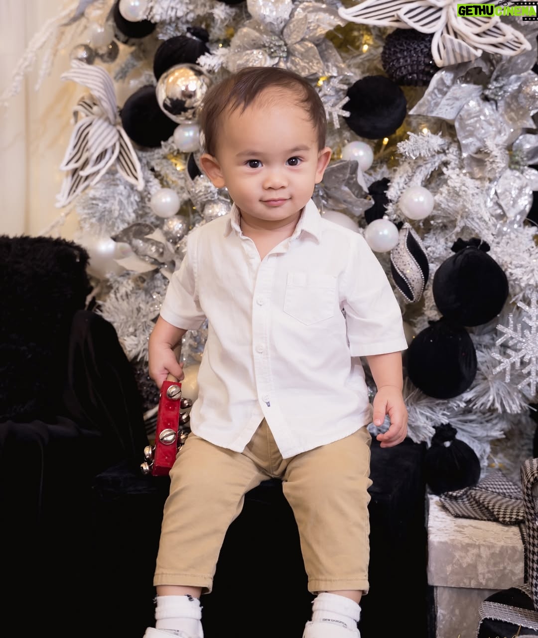 Maxine Medina - 378 Likes - Warm greetings from our little family. 🤎 #MEDINALLANA2025

@bundleofjoystudioph