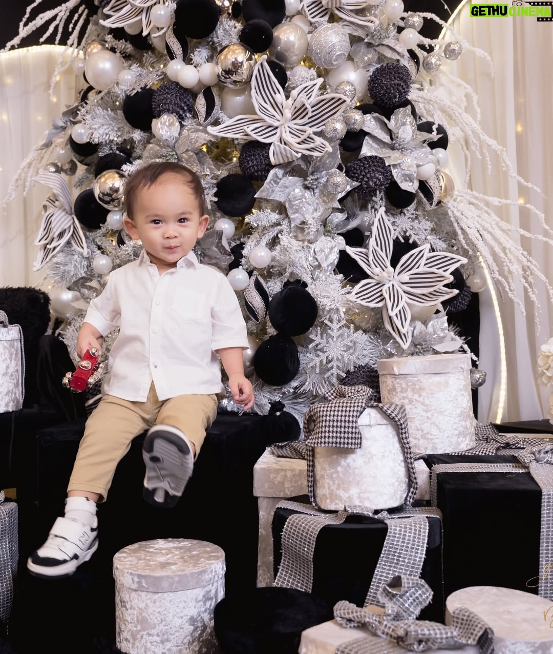 Maxine Medina - 378 Likes - Warm greetings from our little family. 🤎 #MEDINALLANA2025

@bundleofjoystudioph