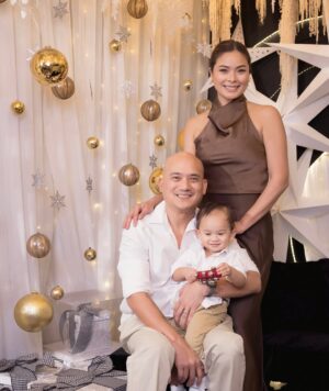 Maxine Medina Instagram - Warm greetings from our little family. 🤎 #MEDINALLANA2025
@bundleofjoystudioph