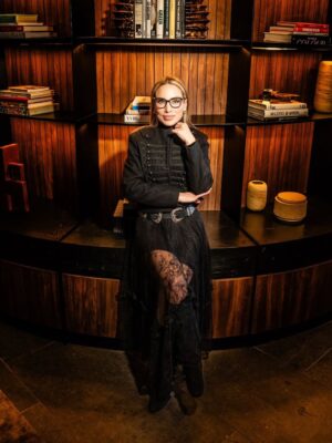 Mayra Farret Instagram - From Austin to Miami, I’ve been surrounded by visionaries — art curators, fine artists, painters, sculptors, developers, designers, and dreamers who are shaping culture in their own ways.

Somewhere between the late nights, flights, and endless ideas, I realized: growth doesn’t happen in comfort, it happens in motion.

I’m tired, yes — but I’m also alive with purpose.
Every new connection reminds me that the path I’m building wasn’t meant to be easy... it was meant to be mine.

#CreativeJourney
#FashionTastemakersTexas
#WomenInBusiness #FromAustinToMiami #GrowthinMotion

————————————————————————————

De p a Miami, he estado rodeada de visionarios - curadores de arte, artistas plásticos, pintores, escultores, desarrolladores, diseñadores y soñadores — todos dando forma a la cultura a su  que están dando forma a la cultura a su manera.

En algún punto, entre las desveladas, los vuelos y las ideas sin fin, entendí que el crecimiento no sucede en la comodidad… sucede en movimiento.

Sí, estoy cansada — pero también viva de propósito.
Cada nueva conexión me recuerda que el camino que estoy construyendo no estaba hecho para ser fácil… estaba hecho para ser mío.

#ViajeCreativo #FashionTastemakersTexas #MujeresEnLosNegocios #DeAustinAMiami #CrecimientoEnMovimiento

📸 @jonathanphotossp