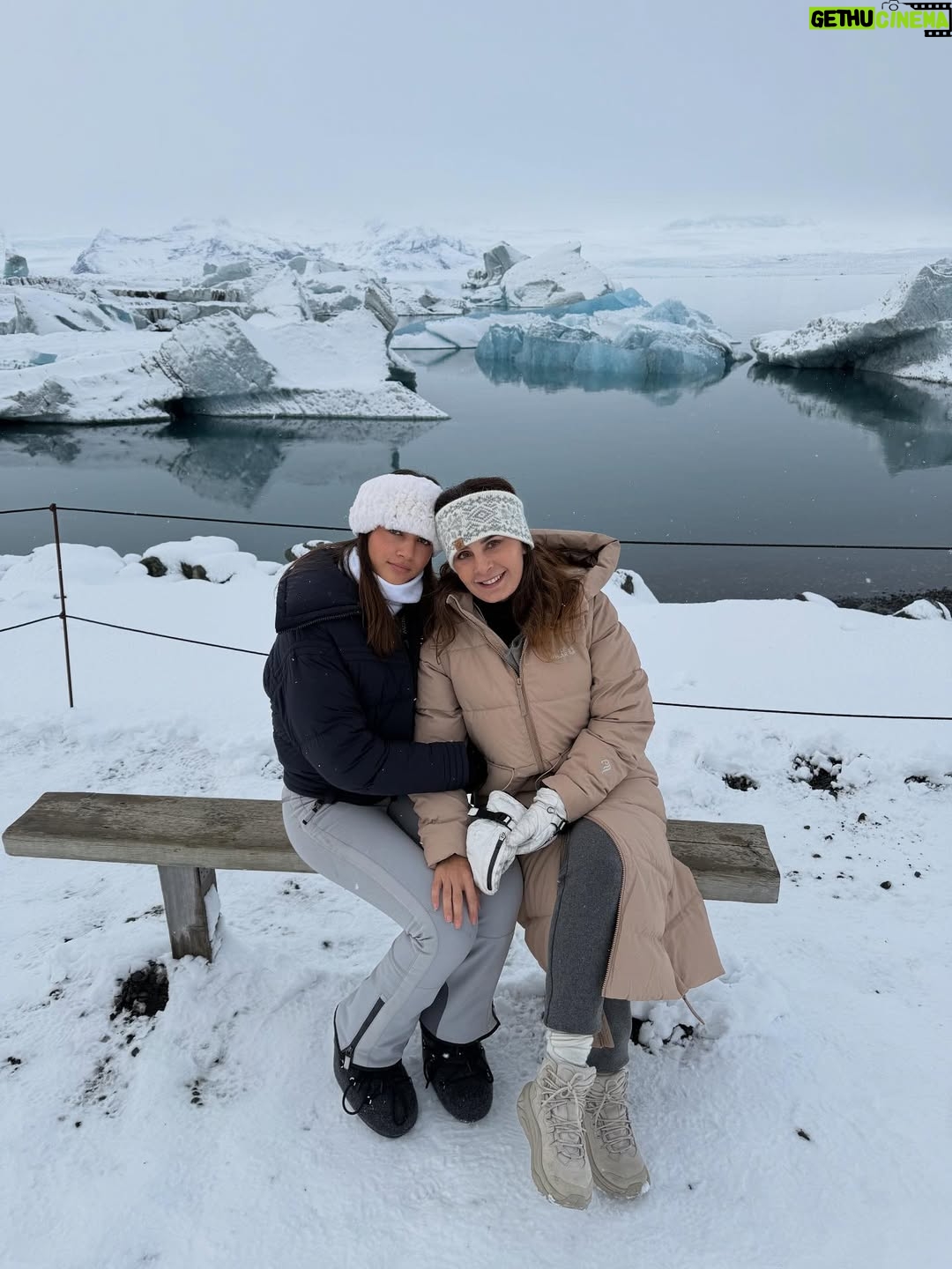Mayrín Villanueva - 10.4K Likes - 😍todo junto a ti es más bonito @juliahdzv ❄️😍