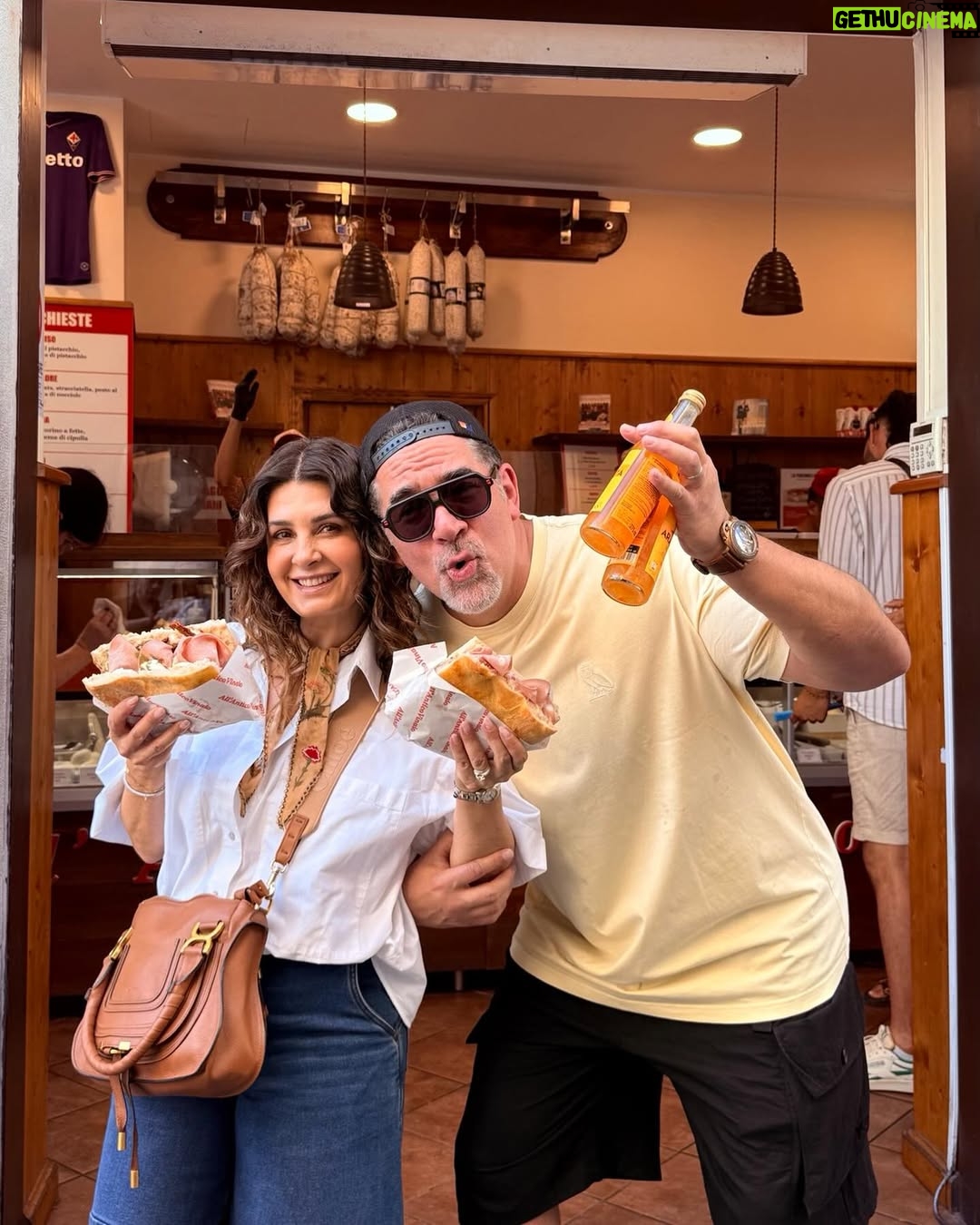 Mayrín Villanueva - 18.4K Likes - Disfrutamos tantos momentos juntos q no podía faltar  una rica focaccia con mortadela y queso mozzarella,,,,, uuufffff q delicia,,, Torta del Chavo a la Italiana…… delicia🕺🏻💯😎🤪💕