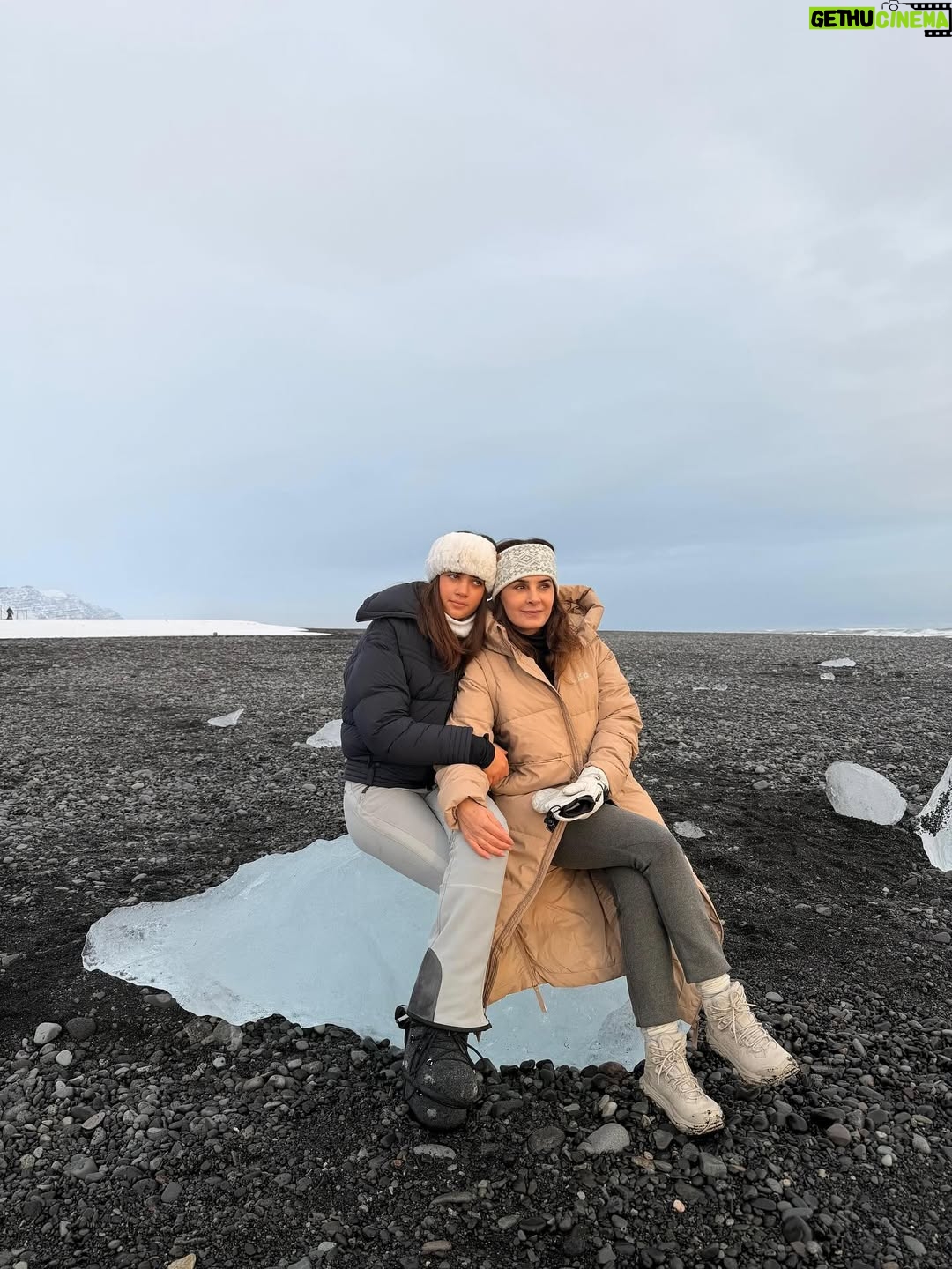 Mayrín Villanueva - 10.4K Likes - 😍todo junto a ti es más bonito @juliahdzv ❄️😍