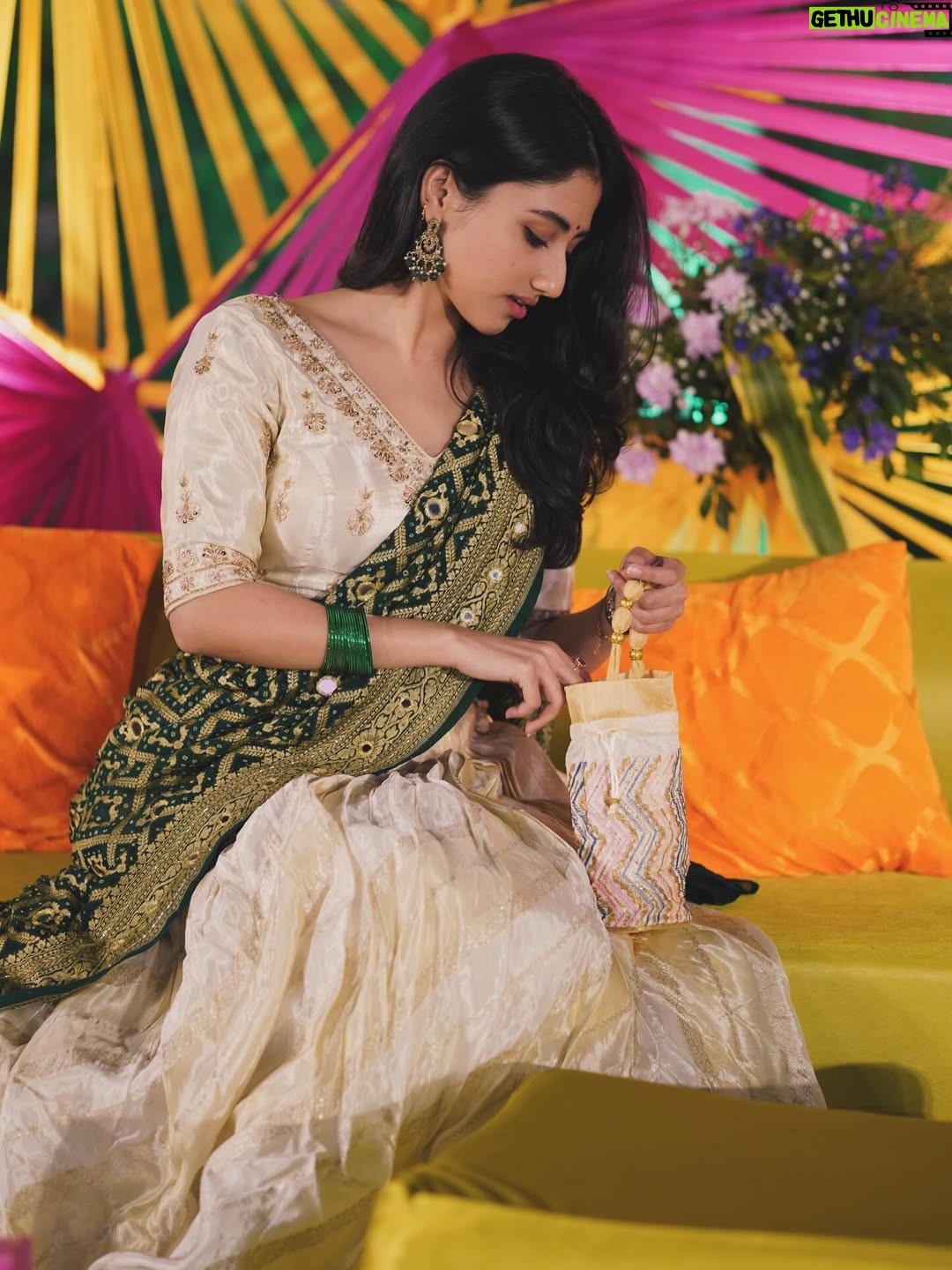 Mazel Vyas - 16.1K Likes - ✨🪷🦢
.
.
.
#traditional #shadiseason #ishq #ootd #indian 

( Traditionally me, shadi wala feel, ethnic style, dil se, ootd, fashion, Indian attire, soft desi, mood )