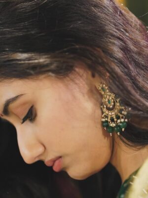 Mazel Vyas Instagram - ✨🪷🦢
.
.
.
#traditional #shadiseason #ishq #ootd #indian 

( Traditionally me, shadi wala feel, ethnic style, dil se, ootd, fashion, Indian attire, soft desi, mood )