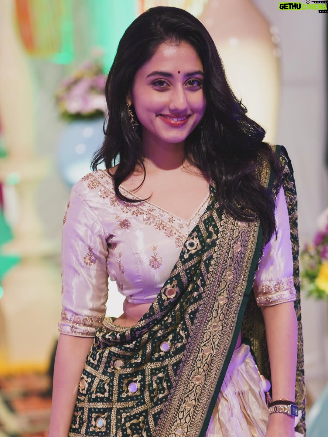 Mazel Vyas - 16.1K Likes - ✨🪷🦢
.
.
.
#traditional #shadiseason #ishq #ootd #indian 

( Traditionally me, shadi wala feel, ethnic style, dil se, ootd, fashion, Indian attire, soft desi, mood )