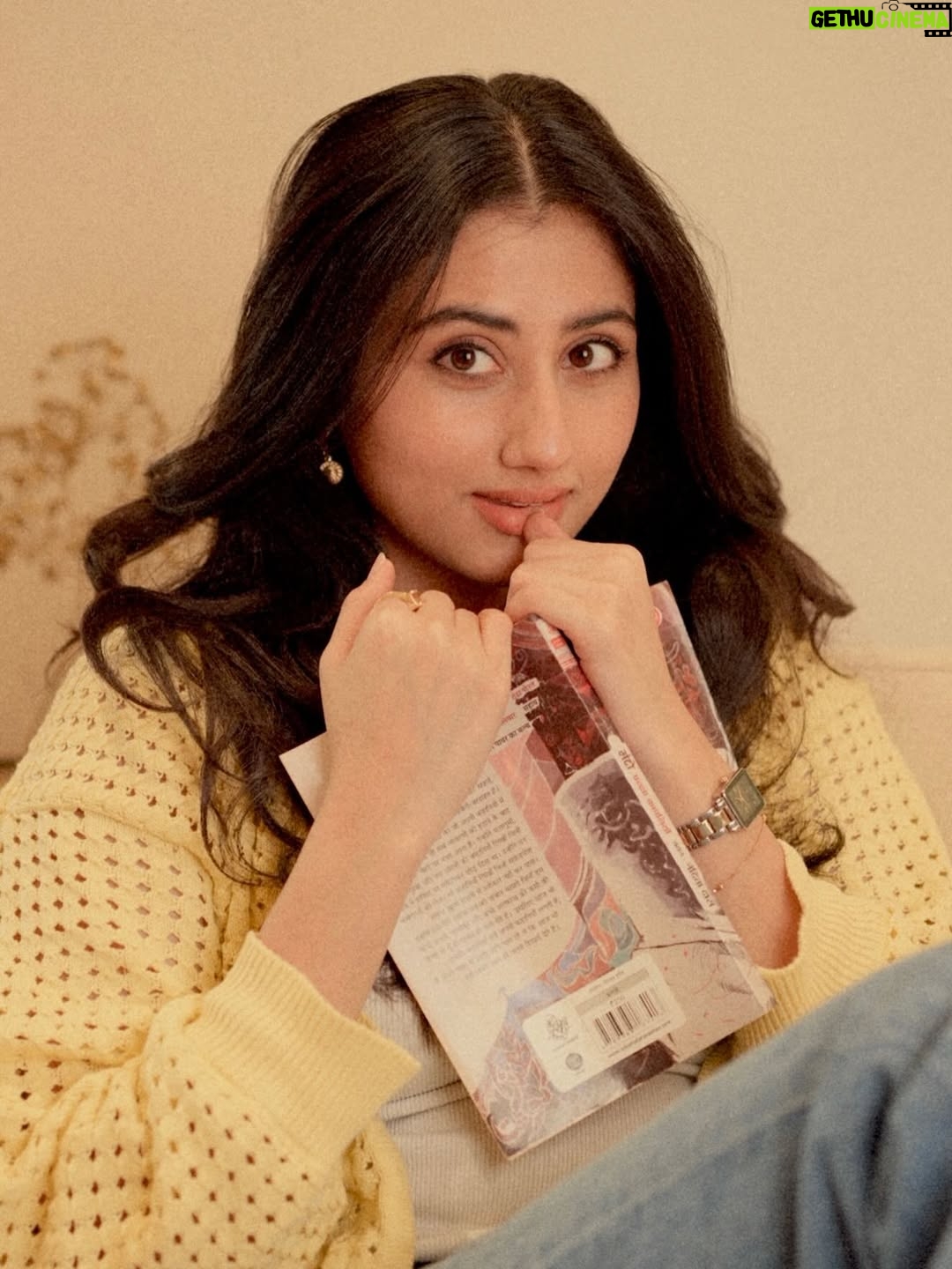 Mazel Vyas - 6.1K Likes - Pagli 💕
.
.
.
.
#oldschool #filmyvibes #love 
( old school romantic, ootd, filmy paglu, Bollywood, Qayde se, Shreya Ghoshal, kitaabein, pyaar)
