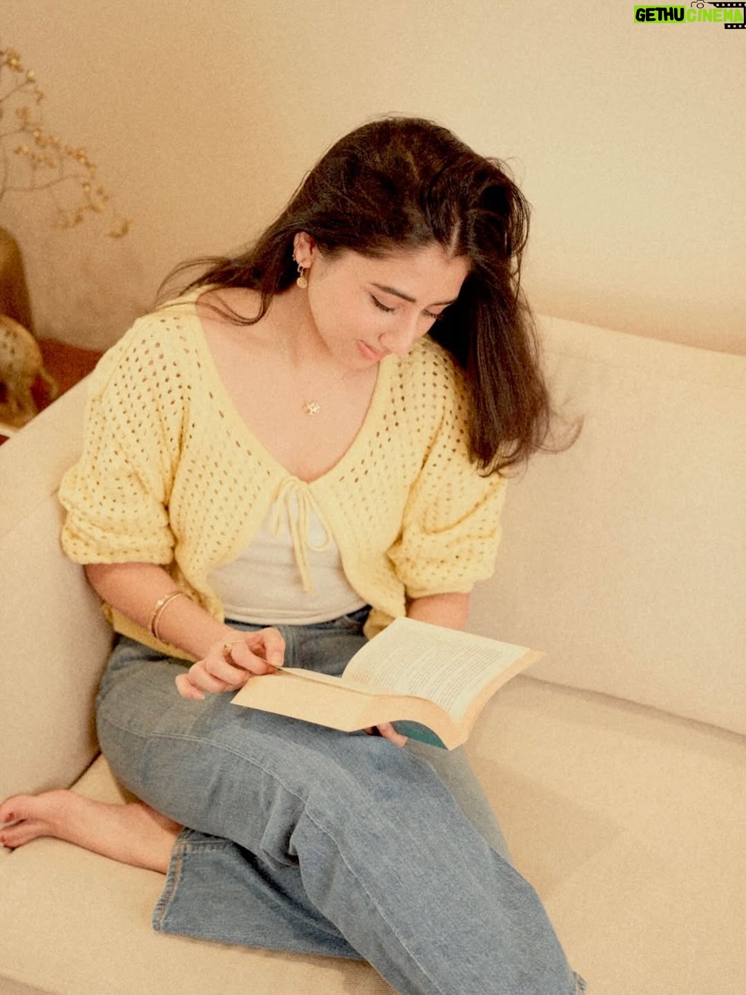 Mazel Vyas - 6.1K Likes - Pagli 💕
.
.
.
.
#oldschool #filmyvibes #love 
( old school romantic, ootd, filmy paglu, Bollywood, Qayde se, Shreya Ghoshal, kitaabein, pyaar)