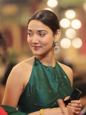 Medha Shankar Instagram - Every girl’s December wedding guide- Clicking 1500 pictures, dancing till we drop, unrestrained pani puri consumption, pretending we’re not cold in our backless blouse🤓
