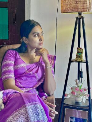 Meenakshi Borah Instagram - Glow in simplicity... 💜🌿
.
.
.
.
.
.
.
#explore