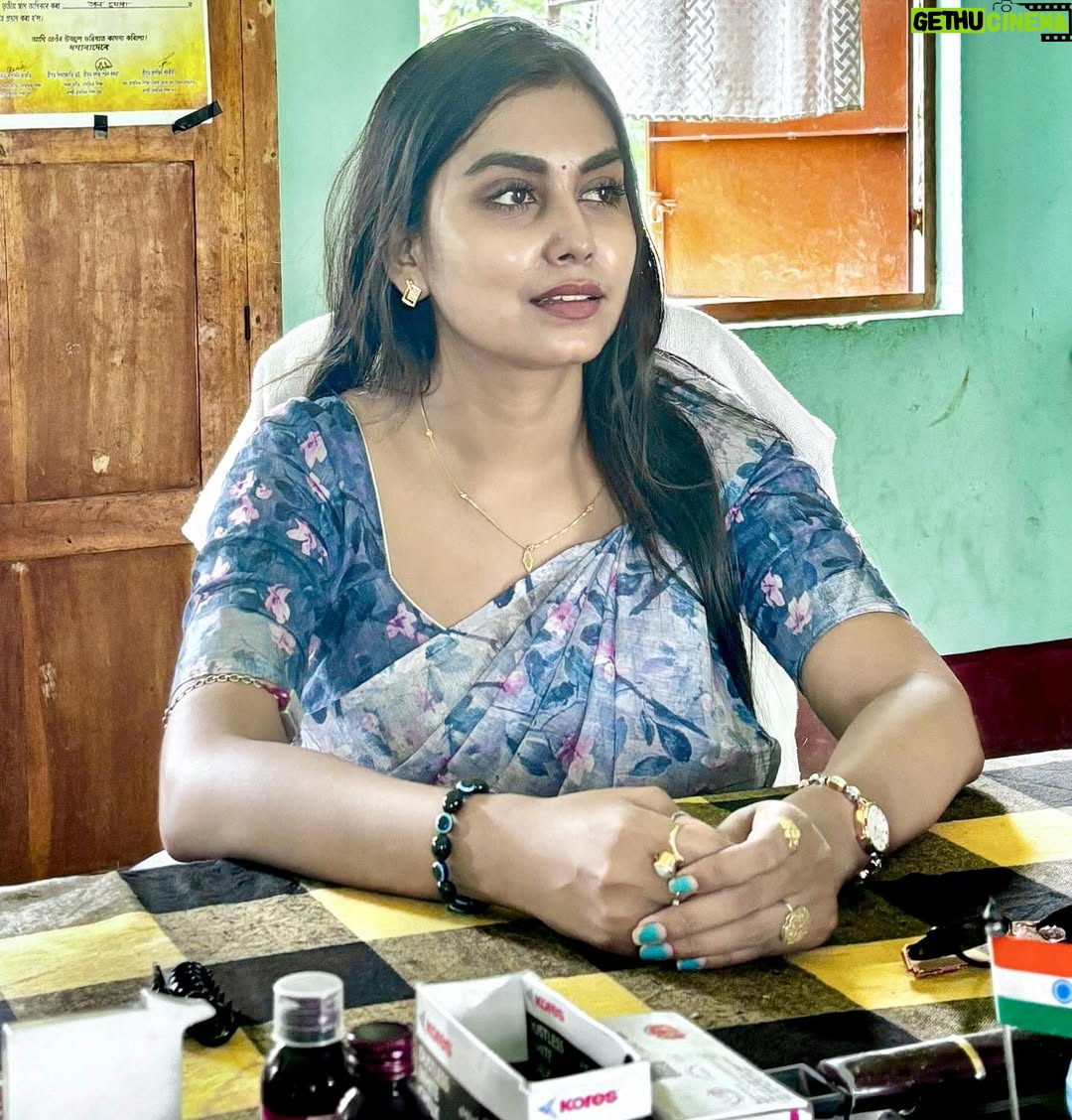 Meenakshi Borah - 32.6K Likes - Swipe right… it gets better 😉
.
.
.
.
.
#explore