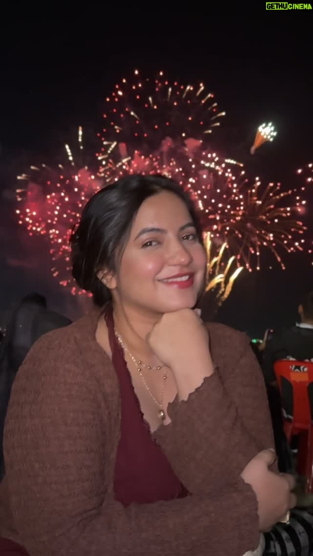 Meera Deosthale - 14K Likes - Happy new year ❤️🤩