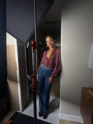 Megalyn Echikunwoke Instagram - I’ll never take for granted that I am doing the thing I dreamt of doing as a little girl. It’s such a privilege and a gift.  @itsmomcrae you inspire the hell out of me. Making movies is not easy! But when you are lucky enough to have collaborators and supporters like these you can do anything. @andscape @scottyeye @traction_hq @john_rosario @scalablecontent @jas_summers @evanbane @hulu Thank you for trusting me to help tell this beautiful haunting story with you! To all of the talented people who worked on this film I am humbled and forever indebted to you. 

Thank you to my amazing glam dream team for always making a girl feel like a billion! 
@ugomozie 💃🏾
@larryjarahsims 💇🏾‍♀️
@joannasimkin 💄

Architectural goddess dress: @anayacollection ✨

Emerald goddess dress: custom @elevensixteen @ugomozie 

Jewels: @azature and @amanitomi
Shoes: @gianvitorossi

STAY is now streaming on @hulu 👻

Ps. I’d like to thank the Academy @academymuseum for re-upholstering all of the seats in the theater  just for me. 😋
💚🫶🏾💚🫶🏾