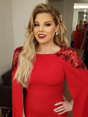 Megan Hilty Instagram - Ready for another *SOLD OUT* Holiday program with the incredible @stevenreineke the sensational New York Pops and the stunning vocals of Essential Voices USA! More pics to come… but here’s a peek at my first gown from @pamellaroland 💃 
Hair & makeup & photo: @brucewaynemua
