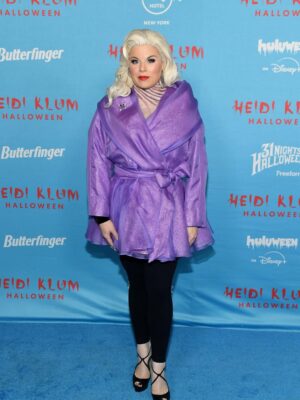 Megan Hilty Instagram - When workwear seamlessly transitions to evening wear… 👻 
Thanks @heidiklum (and your amazing Halloween team) for inviting me to the hottest party in NYC!
#heidihalloween 

📸: @gettyimages 
Wig: @markbcapalbo 
Jacket: @paultazewell 
👠: @christianlouboutin 
Gettin-Ready-Crew: @katrinaknew & Jake!
Neck Team: @deathbecomesher
