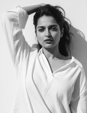 Megha Jayashree Pawar Instagram - Zara si dil mein de jaga🧿🤍 

.
.
.

@meghapawar_official 

#newpost #trend #expression #instadaily #picoftheday #dailypost #viral #explore #photoshoot #photos #romantic #love #foryou