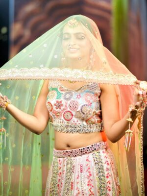Megha Jayashree Pawar Instagram - Nainon Se Jab Woh Kare Chhedkhani,
Dil Thaame Reh Jaye, Prem Deewani🙈🧿❤️

#preety #newlife #vibewithme