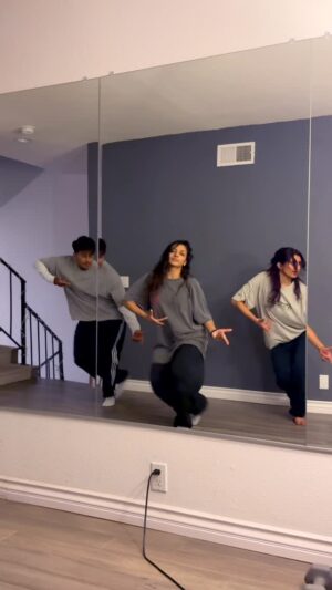 Meghna Chakraborty Instagram - when the reunion turns into a choreo sesh 🤩
💃: @eshhpat @meghnac3 @jai.dance
🎧: For A Reason - @karanaujla @ikky.music