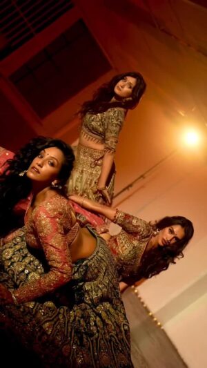 Meghna Chakraborty Instagram - Together, we dance - not to chase the light, but to find it within.✨🪔
💃🏽@meghnac3 @shalinibathina @saleeena
🎥: @redllama.media
👗: @frontierheritage ❤️
#lahumuhlaggaya #diwali #desi #dancevideo