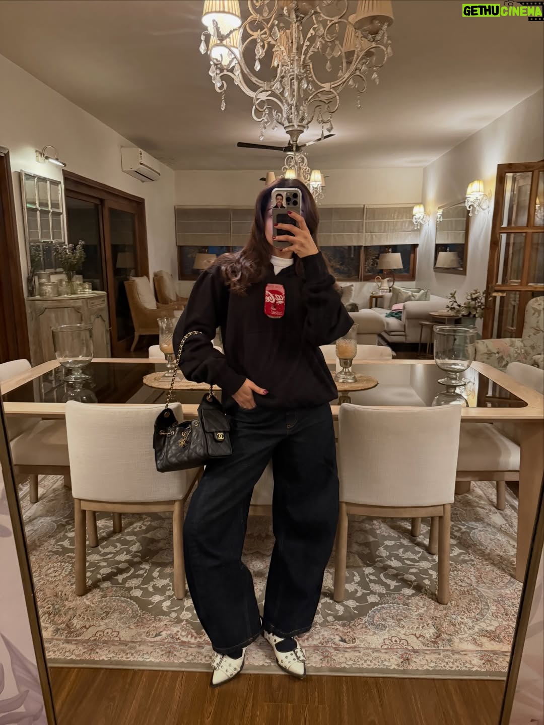 Mehak Bakshi - 4.1K Likes - me and my outfits 🥰