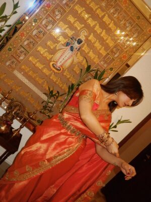 Mehak Bakshi Instagram - draped in Kanchipuram, wrapped in legacy @kanchi_vasthra 🧡
Kanchipuram sarees aren’t just pieces of fabric, they’re a legacy woven with skill, love and generations of craftsmanship.
In a world where many artisans struggle to sustain this beautiful art form, wearing Kanchipuram is a small way to keep the craft alive. Every thread tells a story of culture and support the weavers behind it. Let’s keep the tradition alive, one saree at a time 🧡✨
Ad