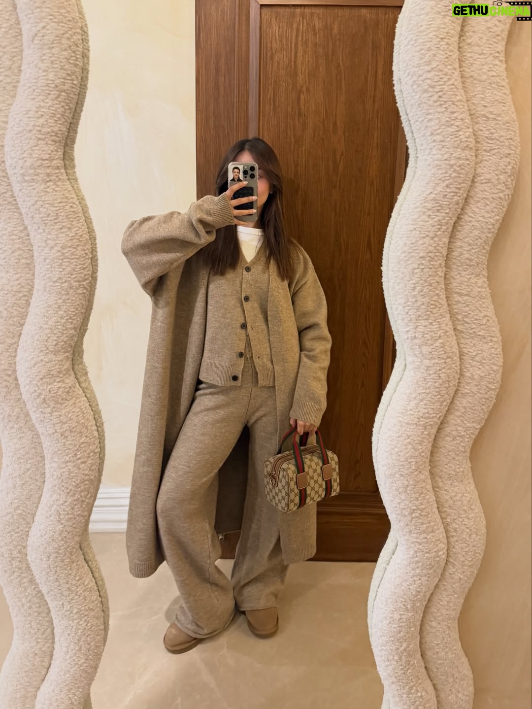 Mehak Bakshi - 4.1K Likes - me and my outfits 🥰