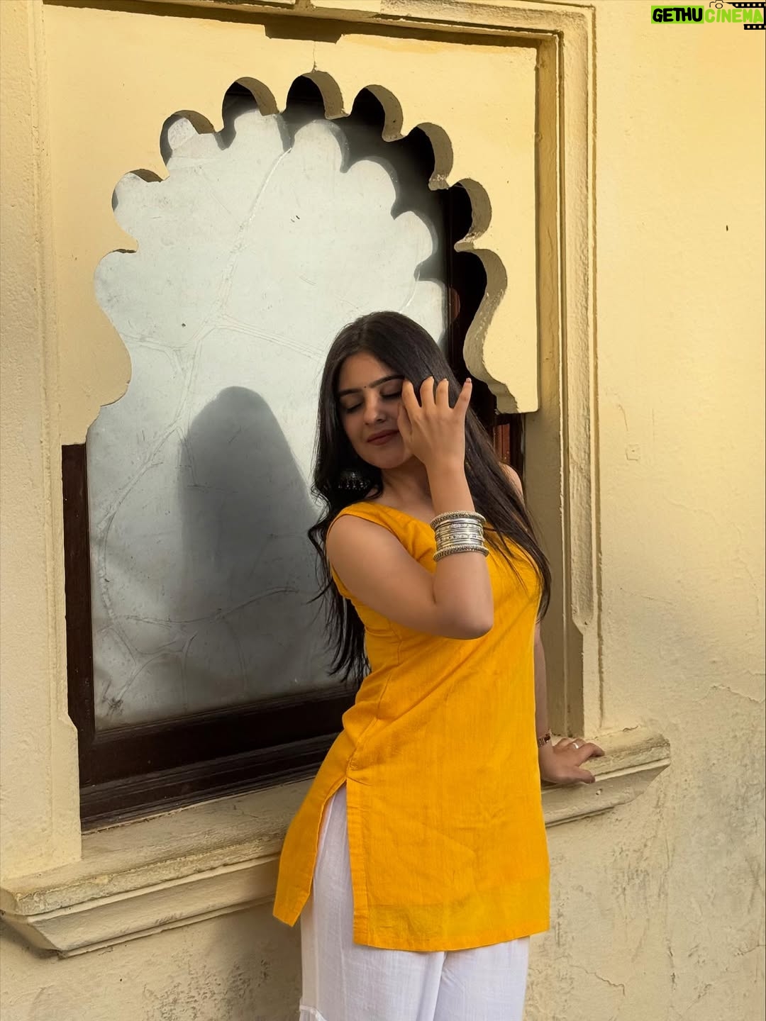 Mehak Bhagtani - 18K Likes - Udaipur’s sunset is unreal🥹💛
.
.
.
.
#trend #post #explore #fyp #viral #udaipur #sunset