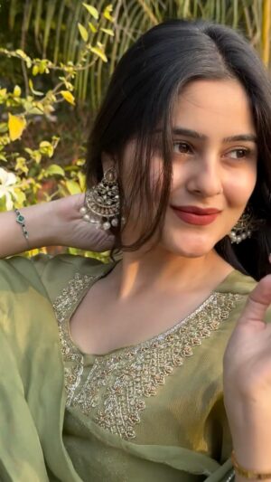Mehak Bhagtani Instagram - गहरा हुआ 🫀🪞
.
.
.
.
#explore #viral #trend #fyp #reels