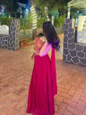 Mehak Bhagtani Instagram - Okay caption it for me ______💗
.
.
.
.
#trend #explore #fyp #viral #explorepage✨