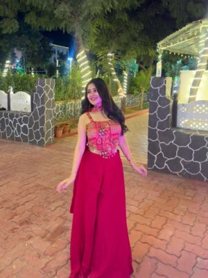 Mehak Bhagtani Instagram - Okay caption it for me ______💗
.
.
.
.
#trend #explore #fyp #viral #explorepage✨