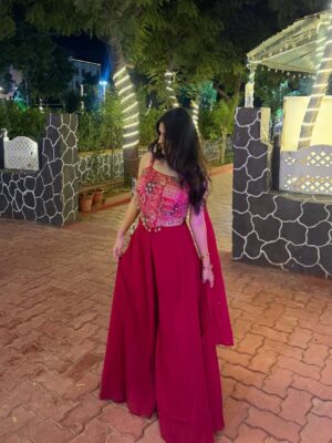 Mehak Bhagtani Instagram - Okay caption it for me ______💗
.
.
.
.
#trend #explore #fyp #viral #explorepage✨