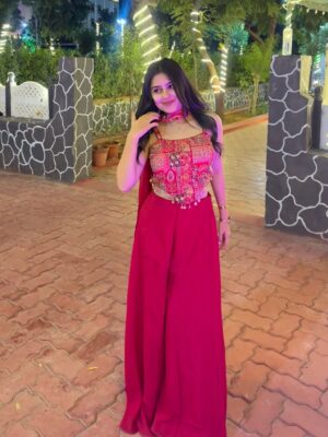 Mehak Bhagtani Instagram - Okay caption it for me ______💗
.
.
.
.
#trend #explore #fyp #viral #explorepage✨