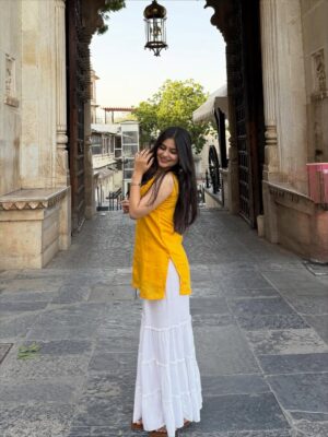 Mehak Bhagtani Instagram - Udaipur’s sunset is unreal🥹💛
.
.
.
.
#trend #post #explore #fyp #viral #udaipur #sunset