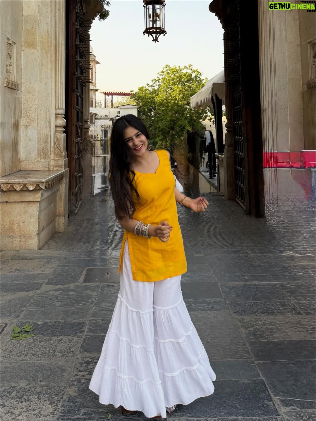 Mehak Bhagtani - 18K Likes - Udaipur’s sunset is unreal🥹💛
.
.
.
.
#trend #post #explore #fyp #viral #udaipur #sunset