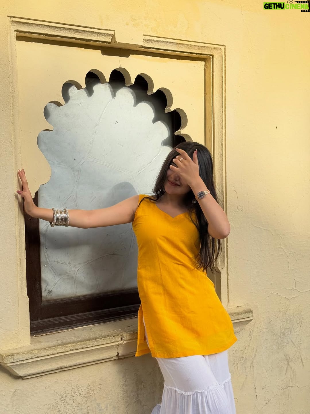 Mehak Bhagtani - 18K Likes - Udaipur’s sunset is unreal🥹💛
.
.
.
.
#trend #post #explore #fyp #viral #udaipur #sunset