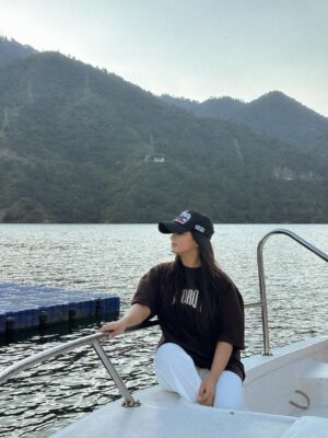 Mehak Siddiqui Instagram - Lost in waves, found my peace 🌊
.
.
📍- @leroihotels
.
.
#yachtlife #travelinstyle #chasingvibes