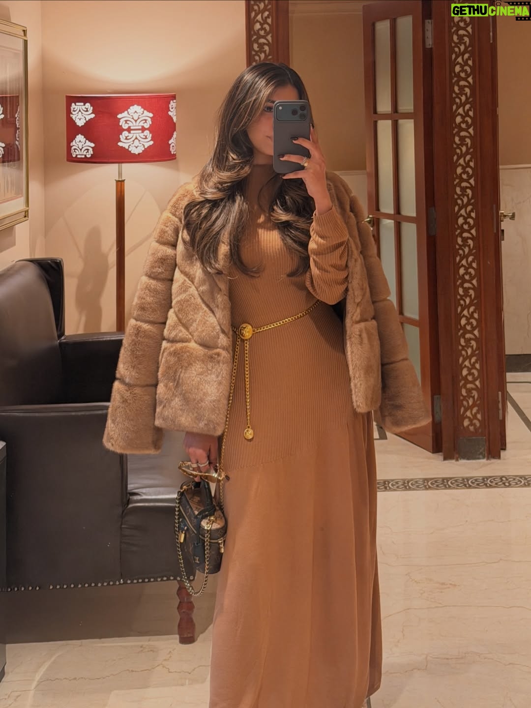Meher Taluja - 2.3K Likes - january crumbs🍪

1. mandatory coffee runs 
2. found a new place in gtown - HQ27 @coffee.island.in 
3. movement with @b.studioindia 
4. cute brunch fit 
5. spotting the best looks @kanikagoyallabel 
6. unwinding at my favourite @potenzawellness 
7. is it even winter without a cute fur jacket @meshabyamisha 
8. sweatshirt that states the truth 
9. another fav fit 
10. adulting = cute corners at home @acquadiparma 
11. goal for the year - be calm. 
12. working on the go 
13. Korean lipstick find that I’m obsessed with @muzigae_mansion 
14. cropped trench of my dreams @shopxdelilah