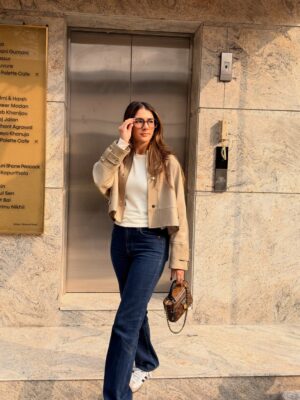 Meher Taluja Instagram - january crumbs🍪

1. mandatory coffee runs 
2. found a new place in gtown - HQ27 @coffee.island.in 
3. movement with @b.studioindia 
4. cute brunch fit 
5. spotting the best looks @kanikagoyallabel 
6. unwinding at my favourite @potenzawellness 
7. is it even winter without a cute fur jacket @meshabyamisha 
8. sweatshirt that states the truth 
9. another fav fit 
10. adulting = cute corners at home @acquadiparma 
11. goal for the year - be calm. 
12. working on the go 
13. Korean lipstick find that I’m obsessed with @muzigae_mansion 
14. cropped trench of my dreams @shopxdelilah