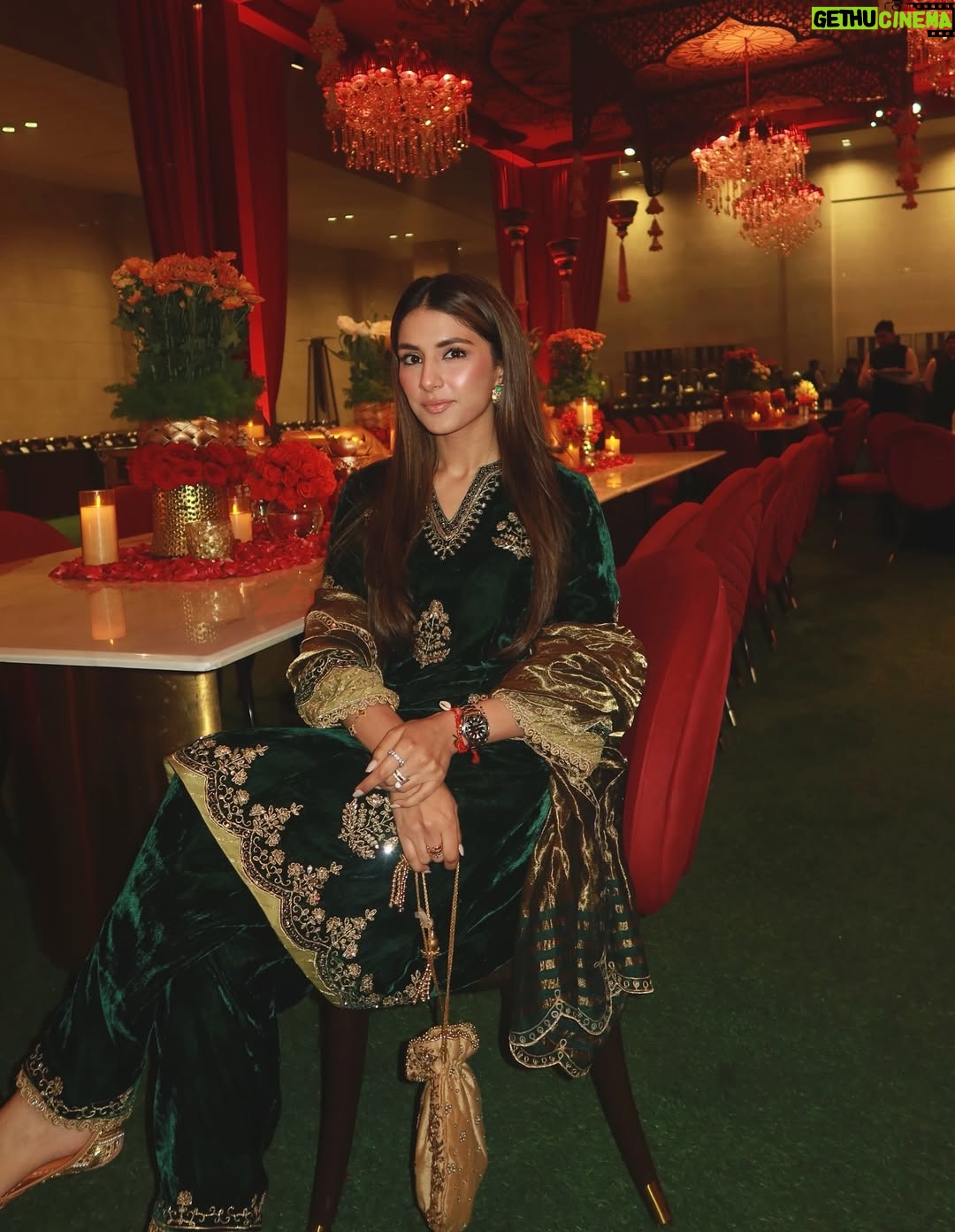 Meher Taluja - 3.1K Likes - Lohri outfit inspo💚

Wearing : @dohrindia